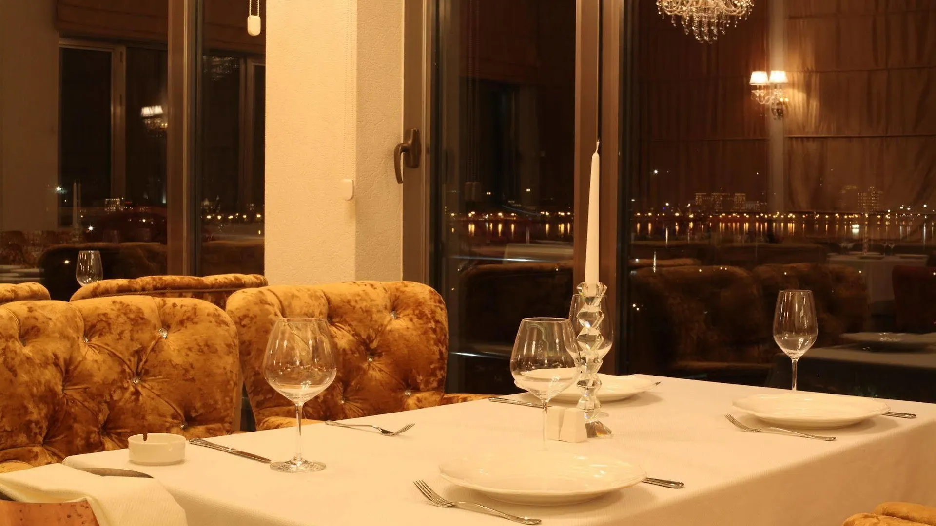 East Legend Hotel Baku 3*,